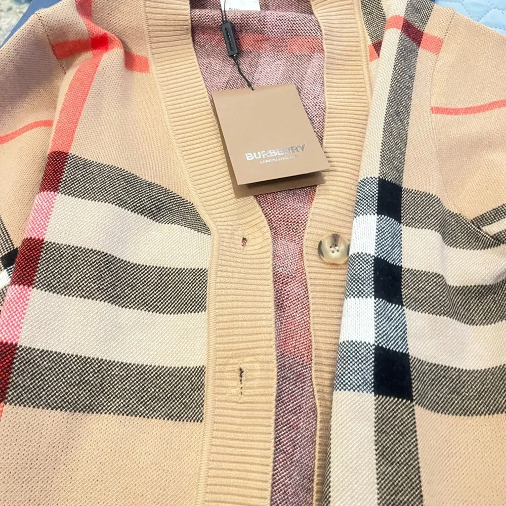New authentic Burberry Beige Check Knit Cardigan with Subtle Black Detail. 🇮🇹 - Picture 3 of 8
